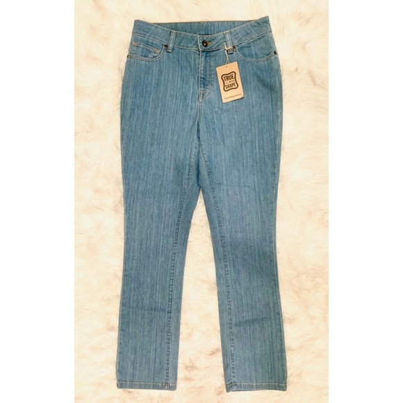 L.L. Bean Denim - NWT LL BEAN Favorite Fit Straight Leg Jeans